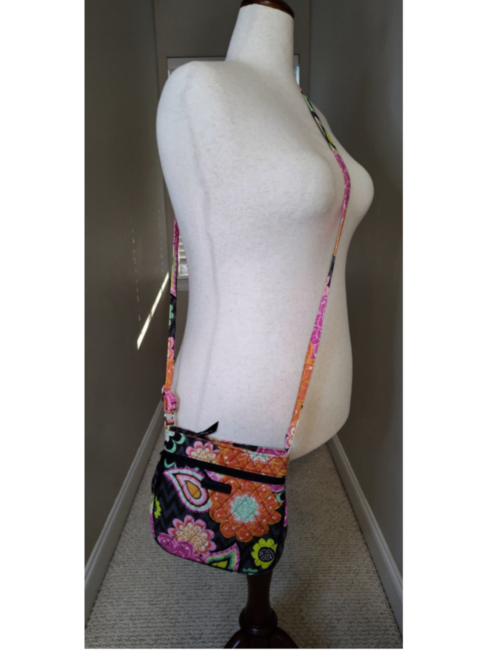 Vera Bradley Crossbody Bag and Matching Coin Purse Black Orange Floral Paisley
